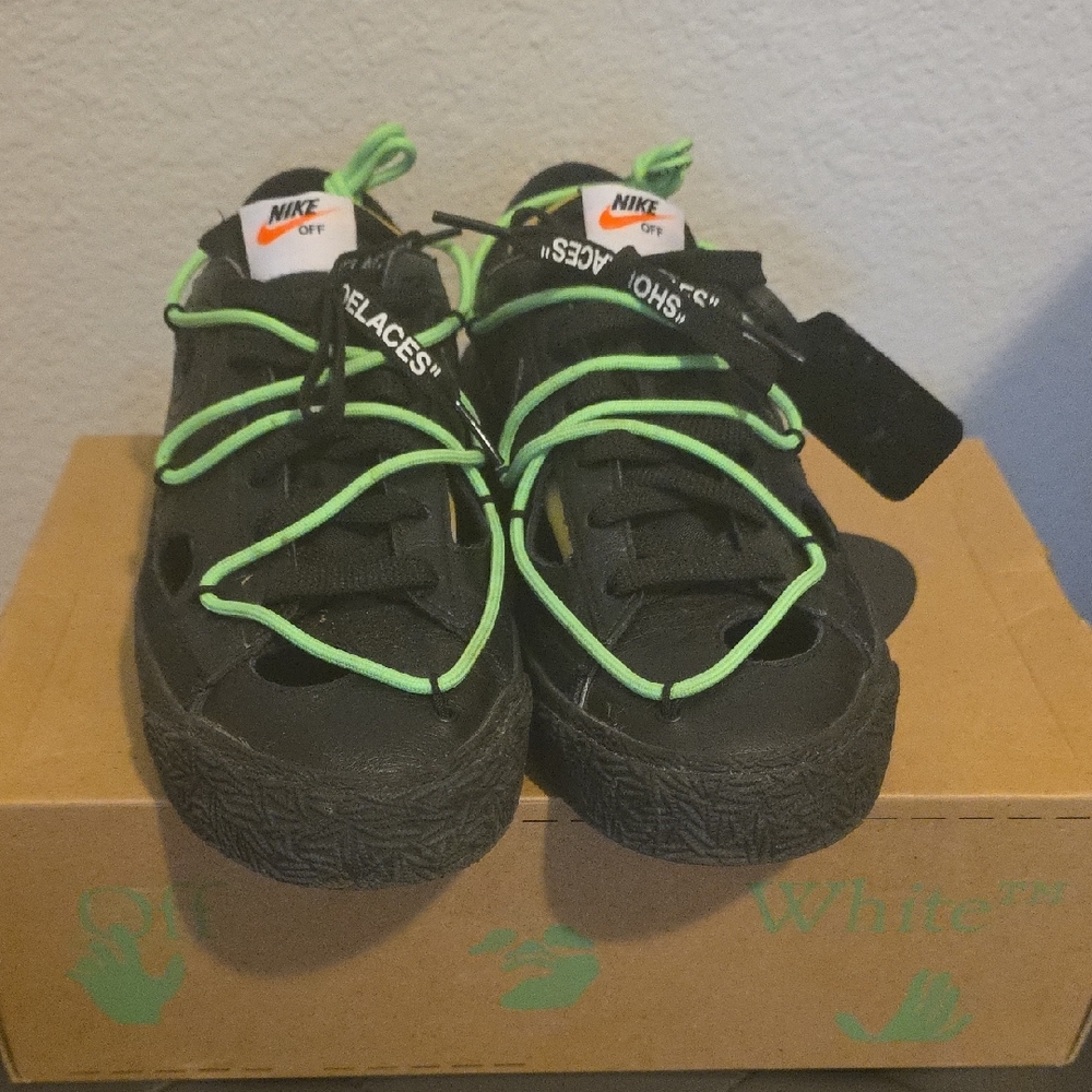 Nike Off White Blazer Low             Black and Green Low-Top Sneakers